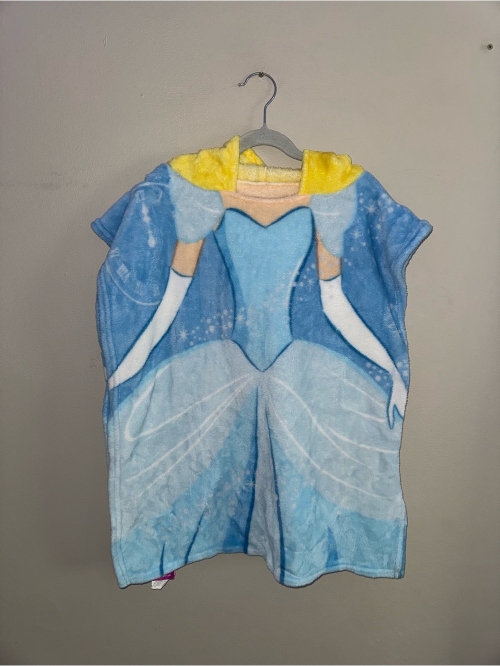 Like new, Disney, kids Cinderella blanket “poncho”, OSFM